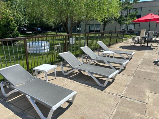 Hotel Ramada By Wyndham Newark/Wilmington Exterior foto