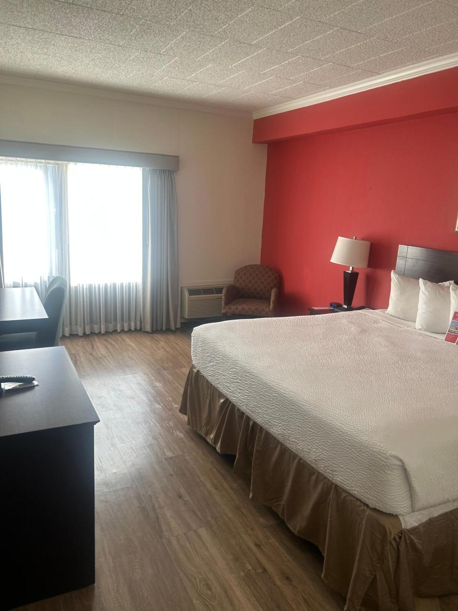 Hotel Ramada By Wyndham Newark/Wilmington Exterior foto